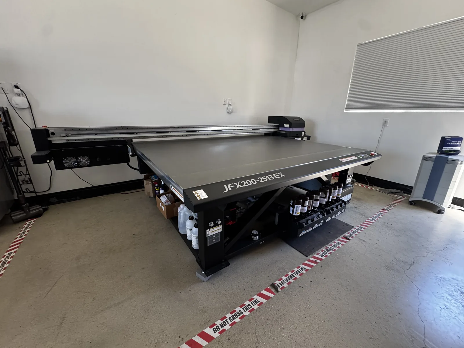 Flatbed UV printer, 4ft × 8ft bed