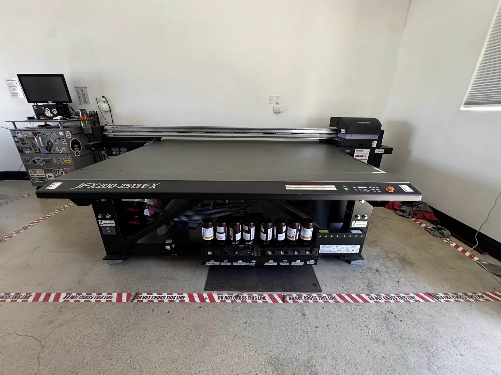 Flatbed UV printer, 4ft × 8ft bed