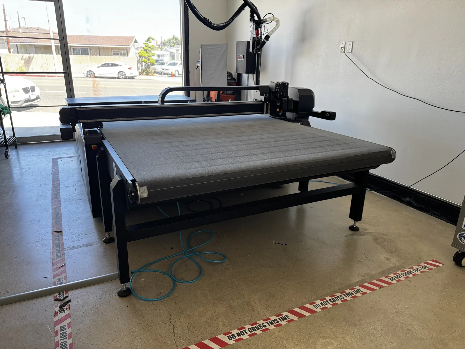 Flatbed cutting table, fully tooled