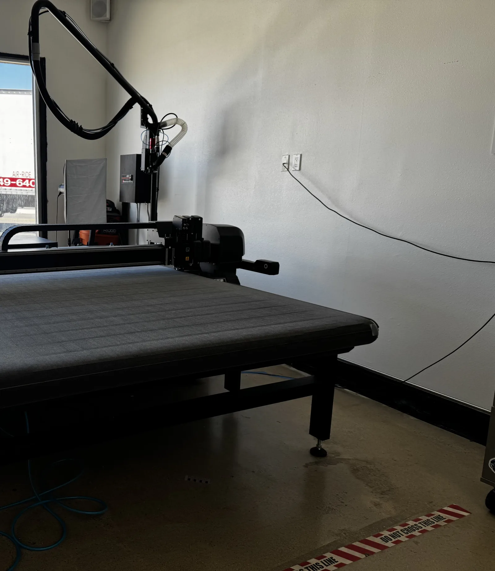 Flatbed cutting table, fully tooled